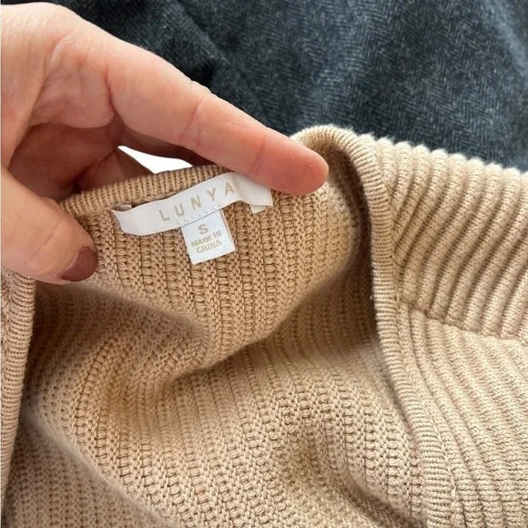 LUNYA Ribbed V Neck Balloon Sleeve Cropped Sweater Tan Size S - Picture 6 of 7